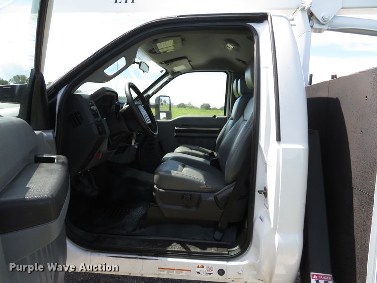 image for item DH1568 2011 Ford F550 Super Duty XL bucket truck