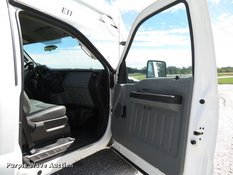 image for item DH1568 2011 Ford F550 Super Duty XL bucket truck