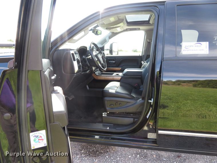 image for item DH1570 2015 Chevrolet Silverado 3500HD LTZ Crew Cab flatbed pickup truck