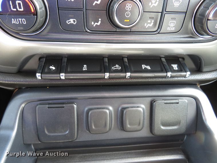 image for item DH1570 2015 Chevrolet Silverado 3500HD LTZ Crew Cab flatbed pickup truck