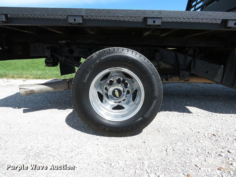 image for item DH1570 2015 Chevrolet Silverado 3500HD LTZ Crew Cab flatbed pickup truck