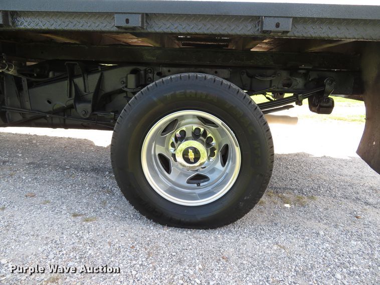 image for item DH1570 2015 Chevrolet Silverado 3500HD LTZ Crew Cab flatbed pickup truck