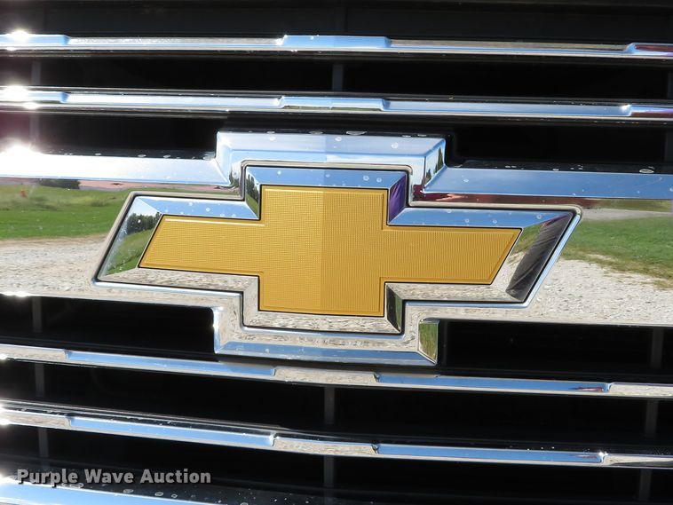 image for item DH1570 2015 Chevrolet Silverado 3500HD LTZ Crew Cab flatbed pickup truck