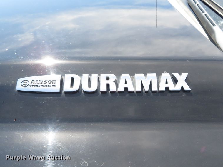 image for item DH1570 2015 Chevrolet Silverado 3500HD LTZ Crew Cab flatbed pickup truck