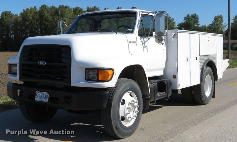 image for item DH1572 1999 Ford F800 utility truck