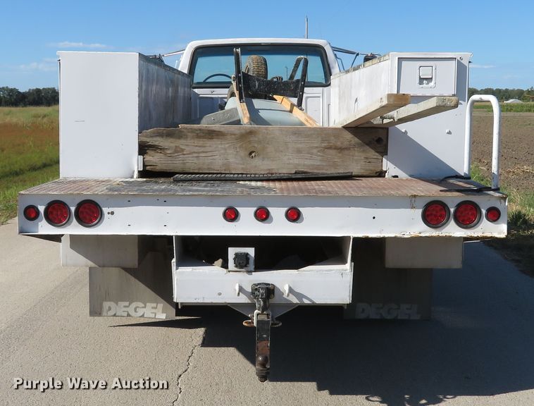 image for item DH1572 1999 Ford F800 utility truck