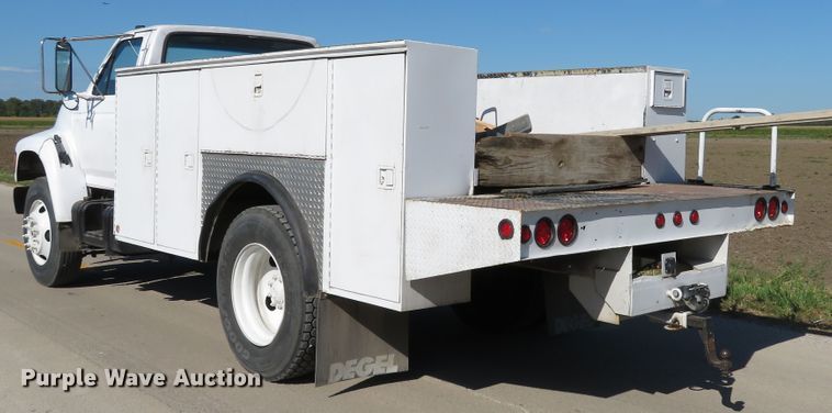 image for item DH1572 1999 Ford F800 utility truck
