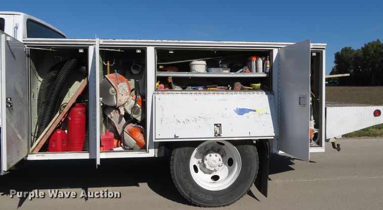 image for item DH1572 1999 Ford F800 utility truck