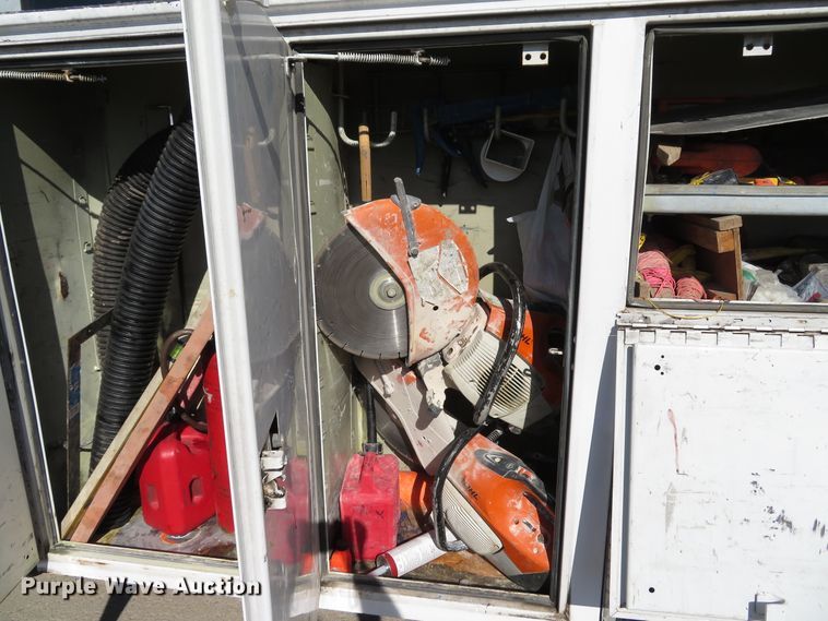 image for item DH1572 1999 Ford F800 utility truck