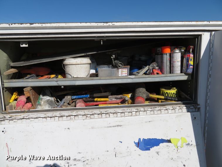 image for item DH1572 1999 Ford F800 utility truck