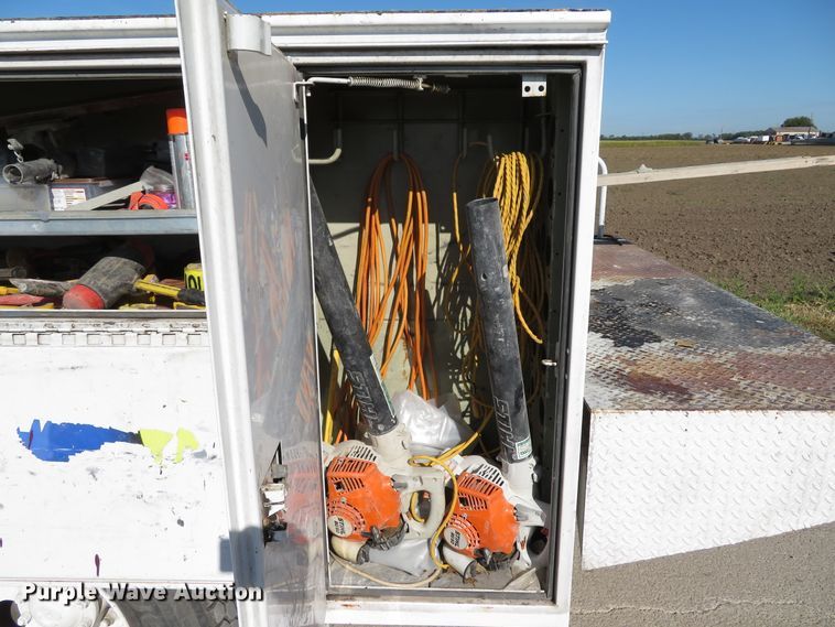 image for item DH1572 1999 Ford F800 utility truck