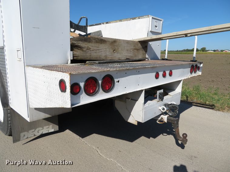 image for item DH1572 1999 Ford F800 utility truck