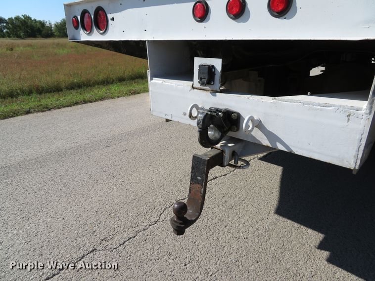 image for item DH1572 1999 Ford F800 utility truck