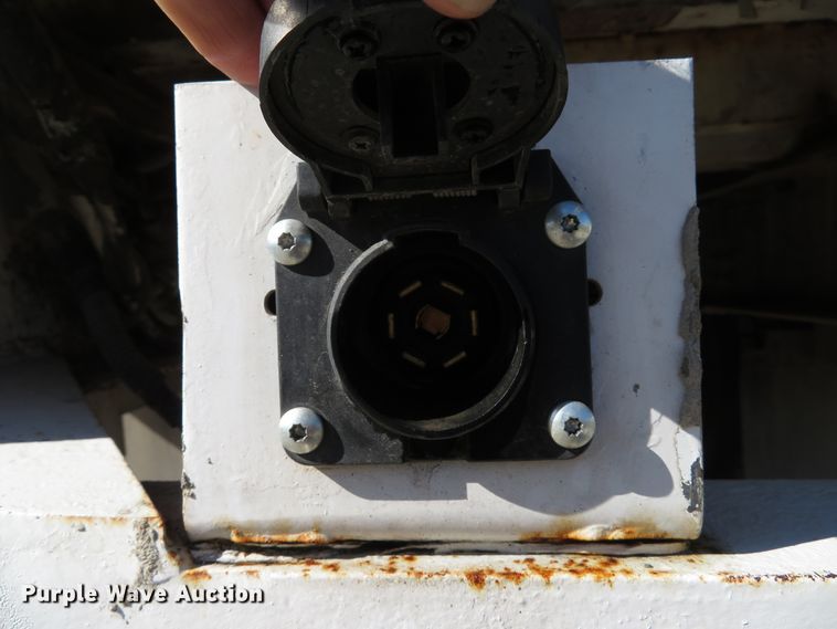 image for item DH1572 1999 Ford F800 utility truck