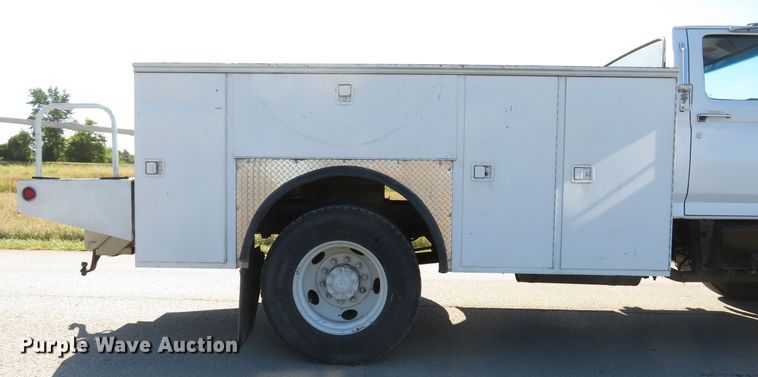 image for item DH1572 1999 Ford F800 utility truck