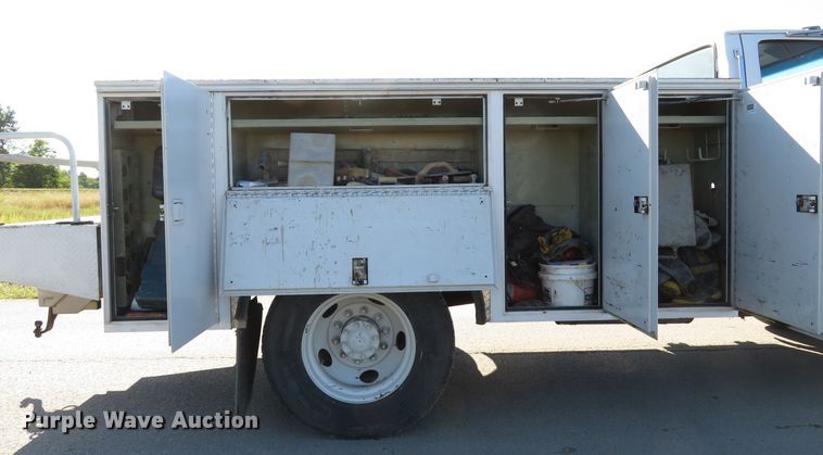 image for item DH1572 1999 Ford F800 utility truck