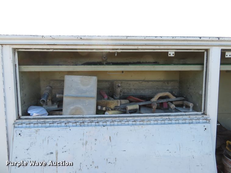 image for item DH1572 1999 Ford F800 utility truck