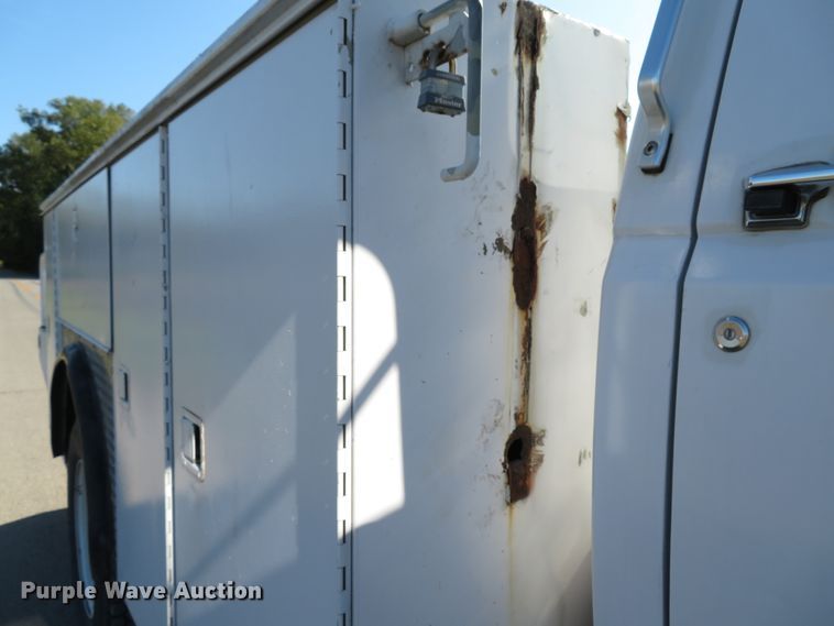 image for item DH1572 1999 Ford F800 utility truck