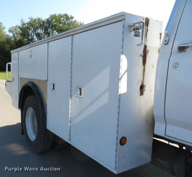 image for item DH1572 1999 Ford F800 utility truck