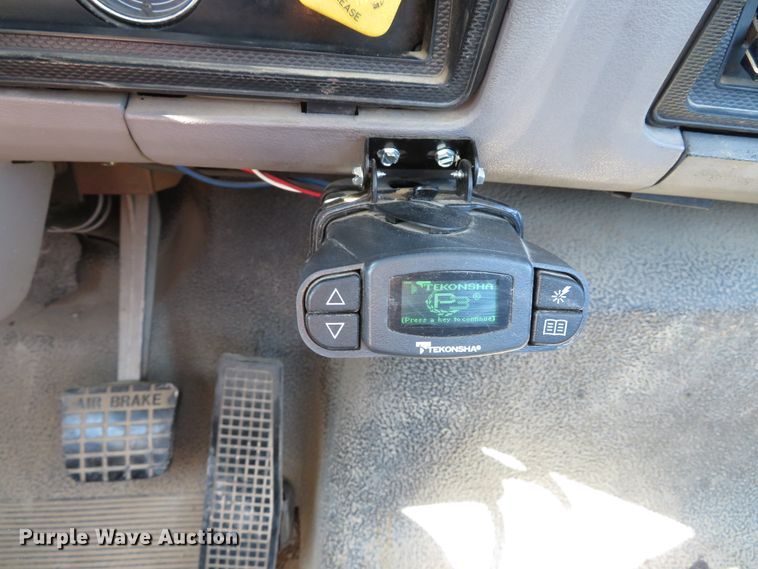 image for item DH1572 1999 Ford F800 utility truck