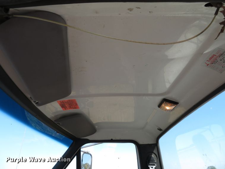 image for item DH1572 1999 Ford F800 utility truck