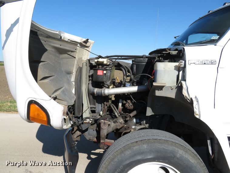 image for item DH1572 1999 Ford F800 utility truck