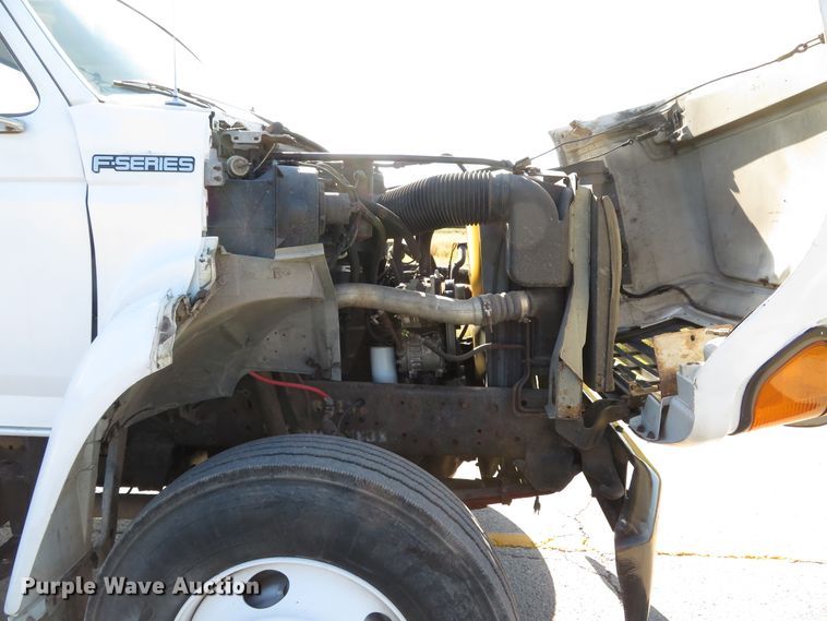 image for item DH1572 1999 Ford F800 utility truck