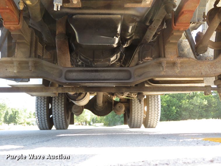 image for item DH1572 1999 Ford F800 utility truck