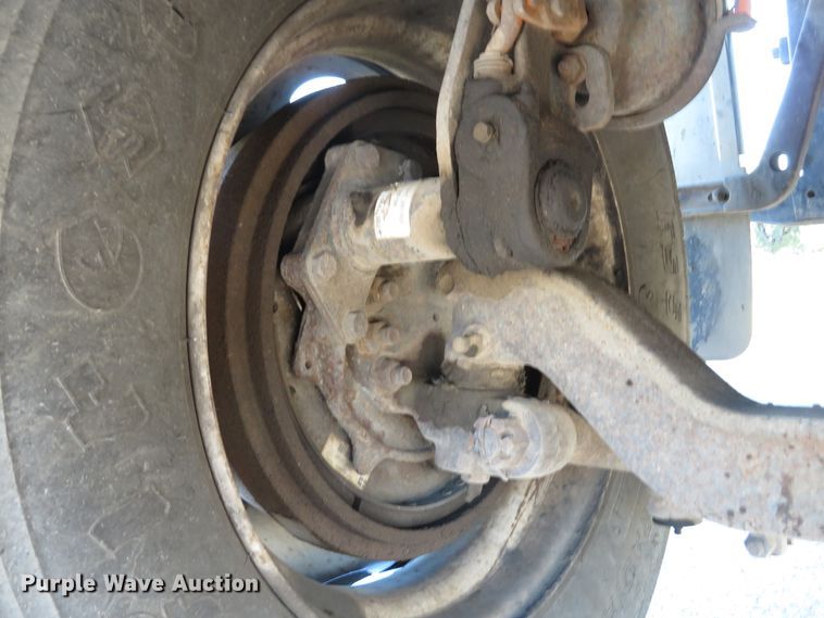 image for item DH1572 1999 Ford F800 utility truck