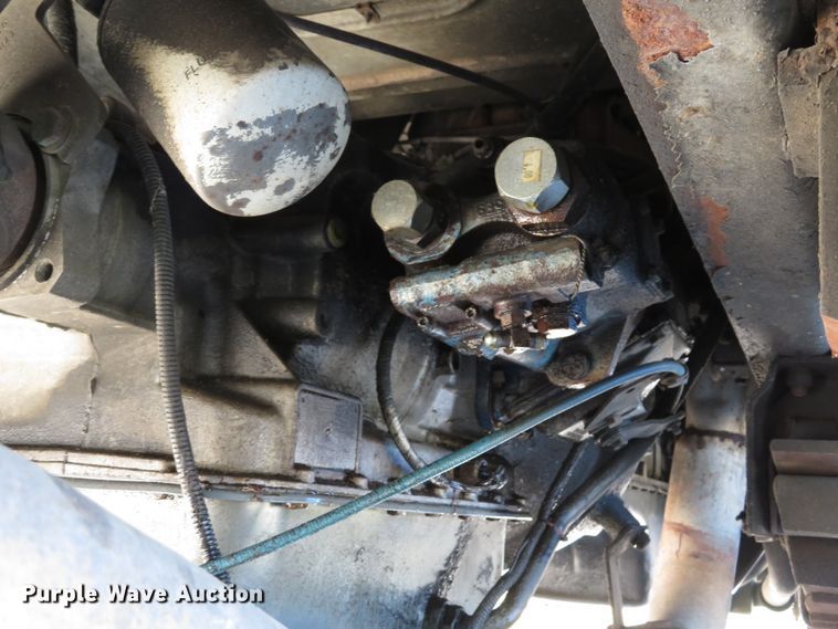 image for item DH1572 1999 Ford F800 utility truck