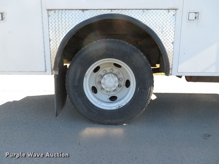 image for item DH1572 1999 Ford F800 utility truck