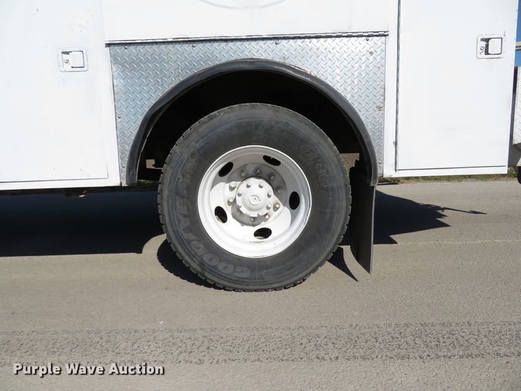 image for item DH1572 1999 Ford F800 utility truck