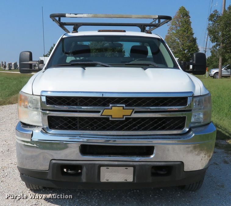 image for item DH1579 2011 Chevrolet Silverado 3500HD utility bed pickup truck