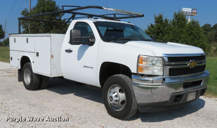 image for item DH1579 2011 Chevrolet Silverado 3500HD utility bed pickup truck