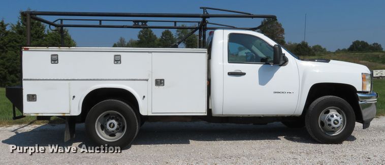 image for item DH1579 2011 Chevrolet Silverado 3500HD utility bed pickup truck