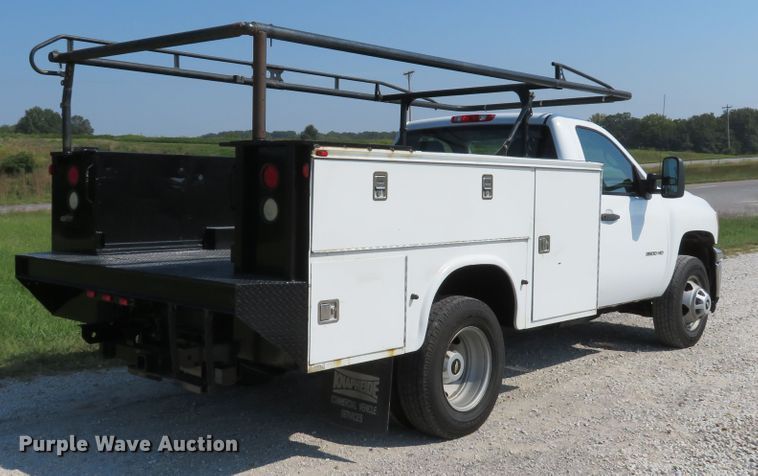image for item DH1579 2011 Chevrolet Silverado 3500HD utility bed pickup truck
