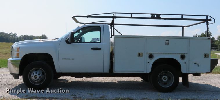 image for item DH1579 2011 Chevrolet Silverado 3500HD utility bed pickup truck