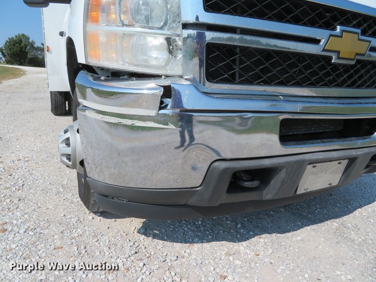 image for item DH1579 2011 Chevrolet Silverado 3500HD utility bed pickup truck