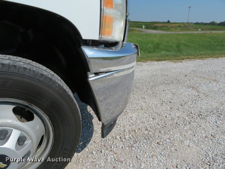 image for item DH1579 2011 Chevrolet Silverado 3500HD utility bed pickup truck