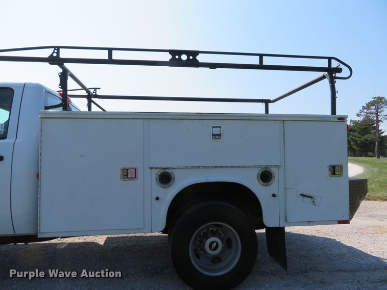 image for item DH1579 2011 Chevrolet Silverado 3500HD utility bed pickup truck