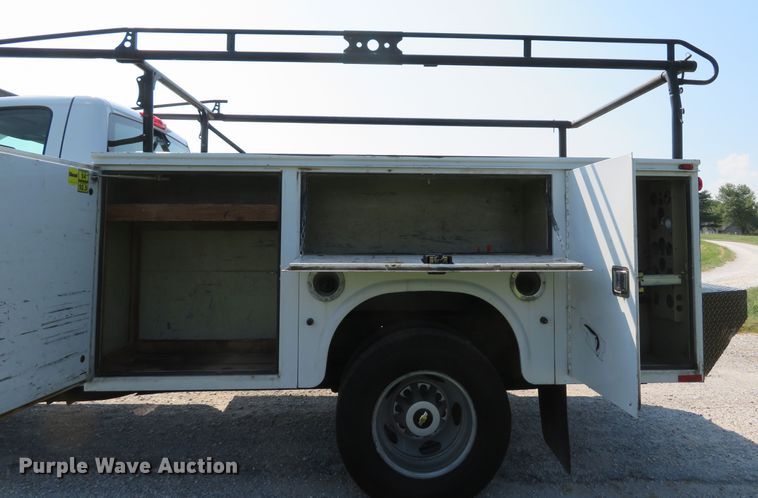 image for item DH1579 2011 Chevrolet Silverado 3500HD utility bed pickup truck