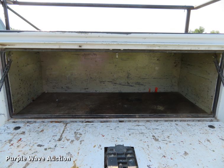 image for item DH1579 2011 Chevrolet Silverado 3500HD utility bed pickup truck