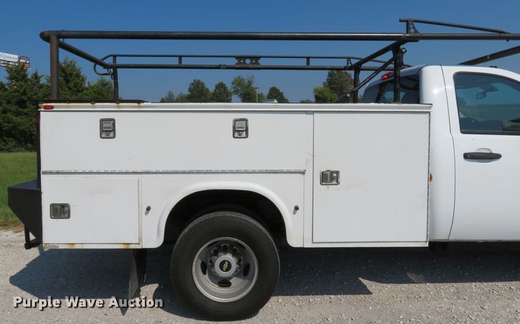 image for item DH1579 2011 Chevrolet Silverado 3500HD utility bed pickup truck