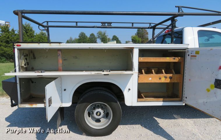 image for item DH1579 2011 Chevrolet Silverado 3500HD utility bed pickup truck