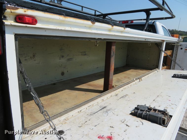 image for item DH1579 2011 Chevrolet Silverado 3500HD utility bed pickup truck