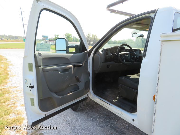 image for item DH1579 2011 Chevrolet Silverado 3500HD utility bed pickup truck