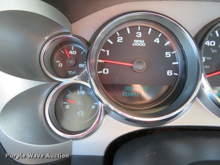 image for item DH1579 2011 Chevrolet Silverado 3500HD utility bed pickup truck