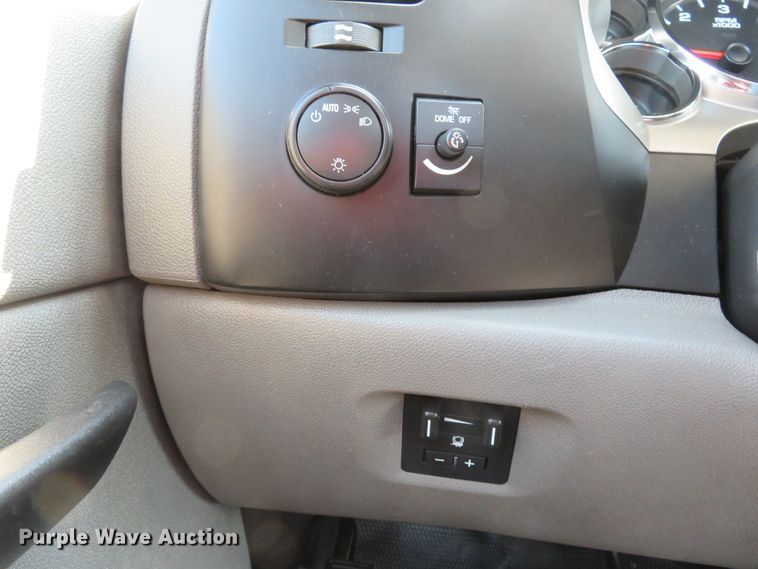 image for item DH1579 2011 Chevrolet Silverado 3500HD utility bed pickup truck