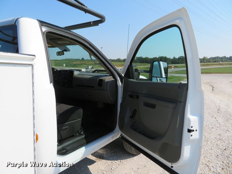 image for item DH1579 2011 Chevrolet Silverado 3500HD utility bed pickup truck