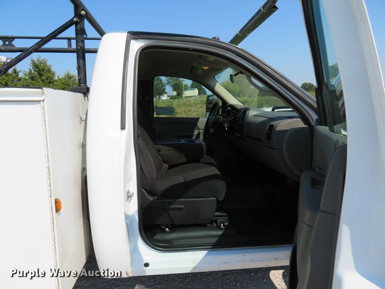 image for item DH1579 2011 Chevrolet Silverado 3500HD utility bed pickup truck